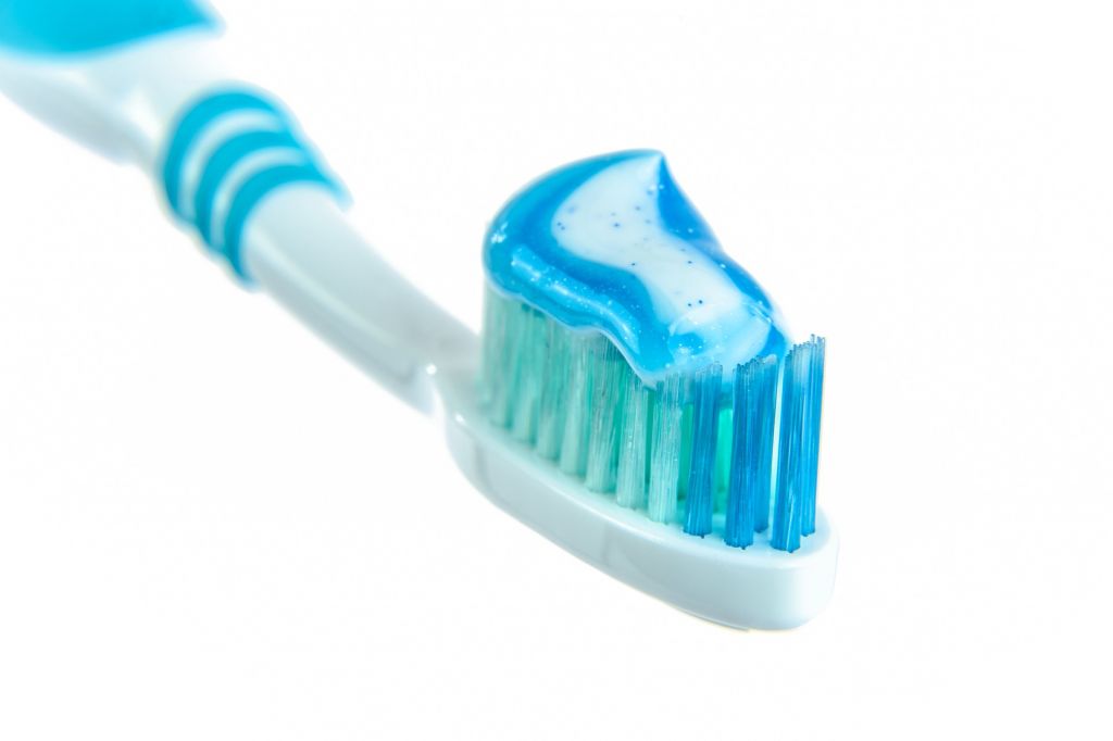 toothpaste-1786388_1920.jpg